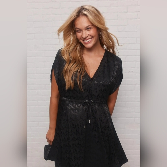 joelle Tops - JOELLE Flyline Dress (Long Top) Size XL (could Fit A 2-3XL) Black